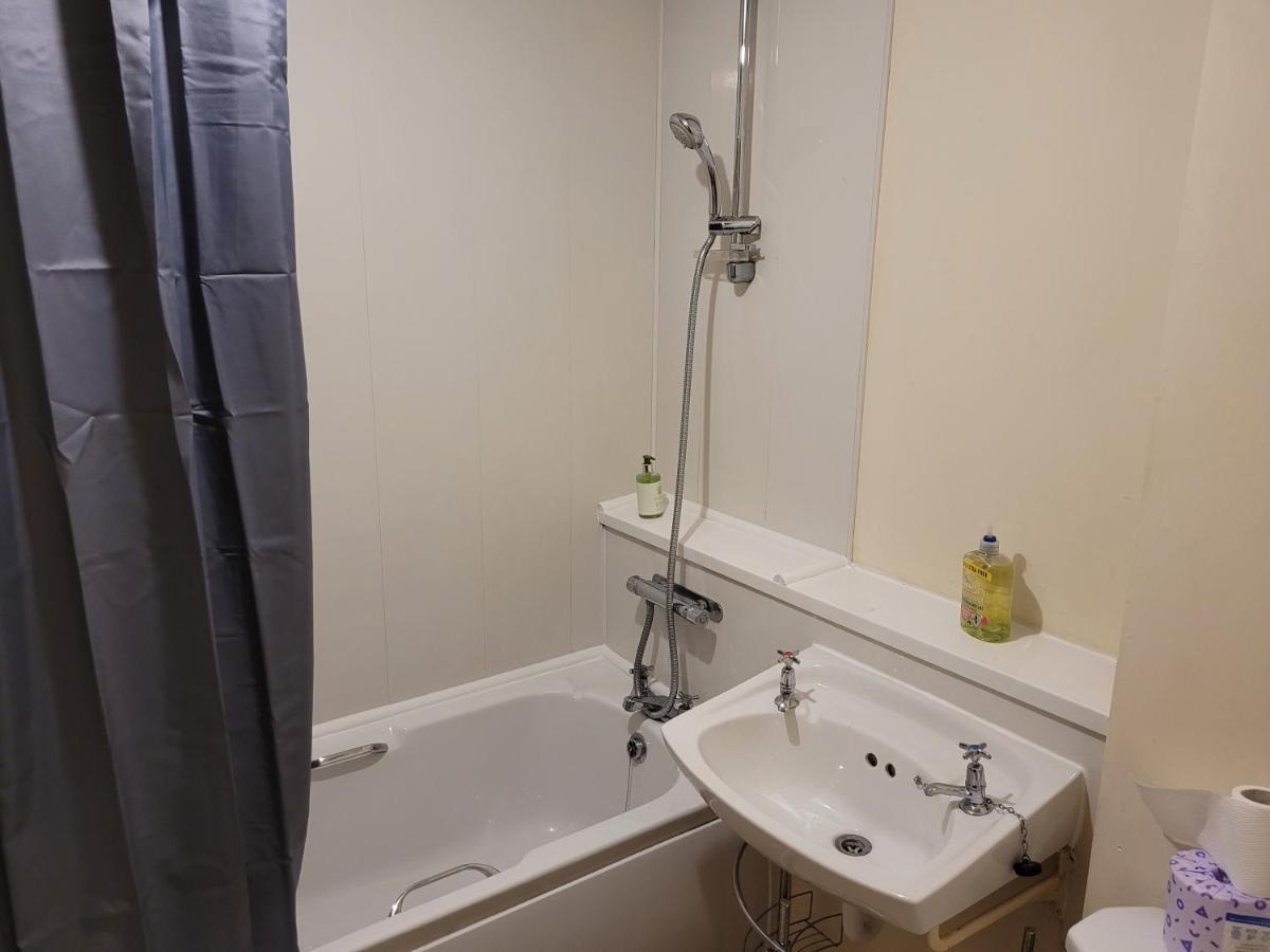 Marvellous Meridian Maisonette Ifield Екстериор снимка